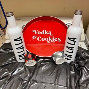 Cookie tray, 2 water bottles and ramikins